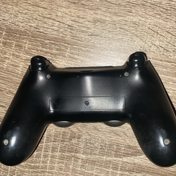 PS4 controller - Picture 2 of 2